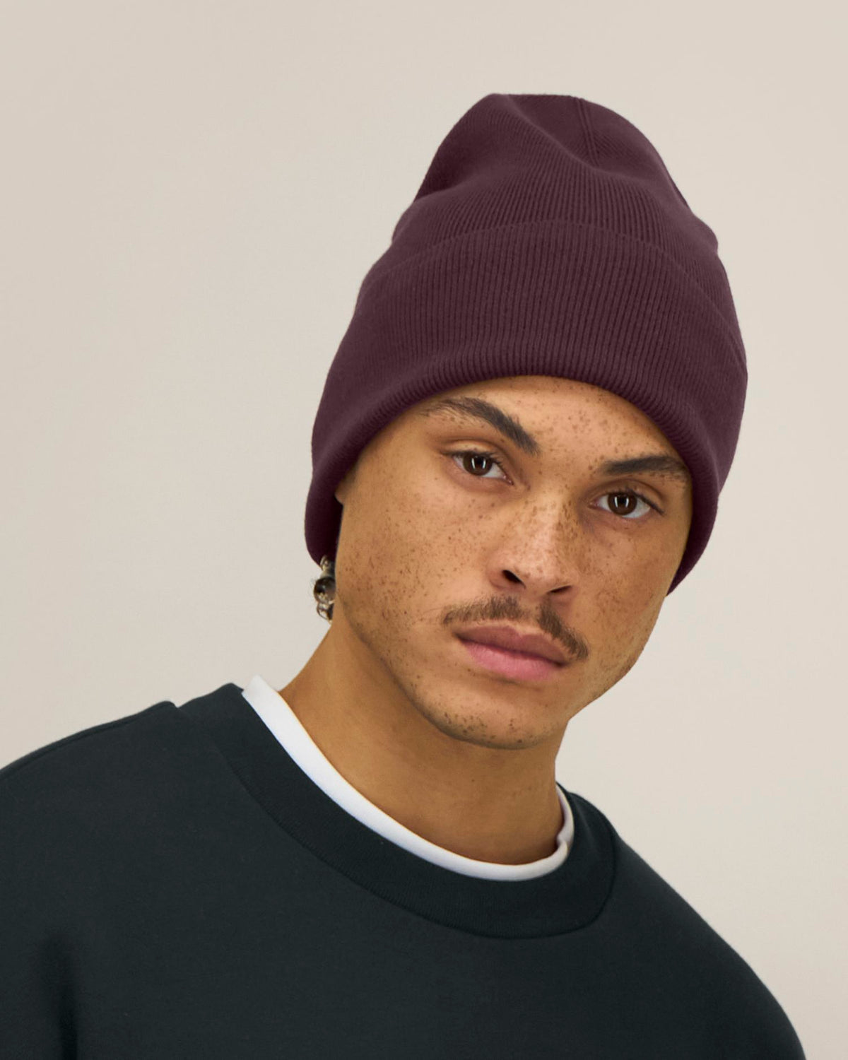 Rib Beanie 2.0 - Red Brown - Vorderseite Detail
