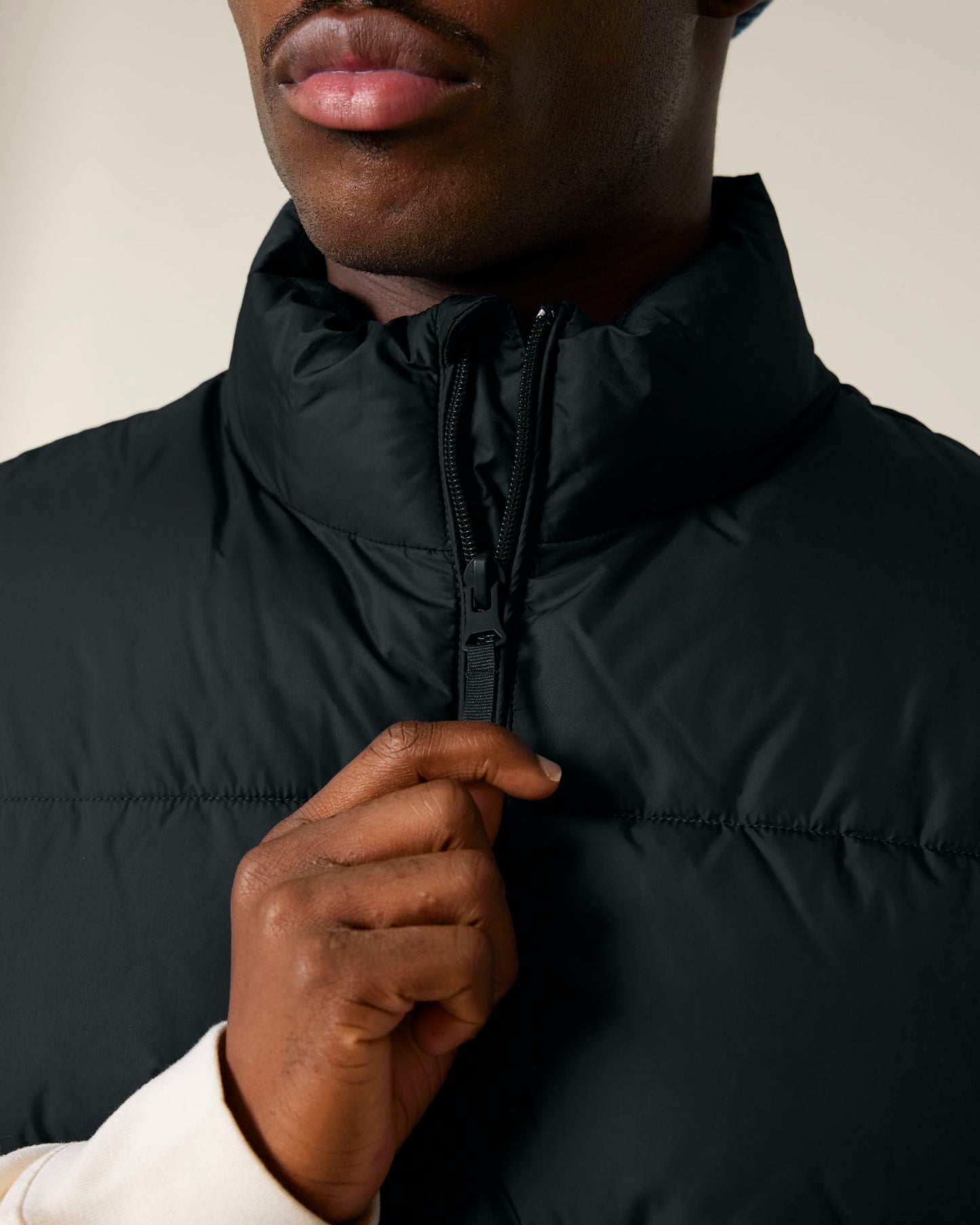 Puffer Gilet - Black - Vorderseite Detail