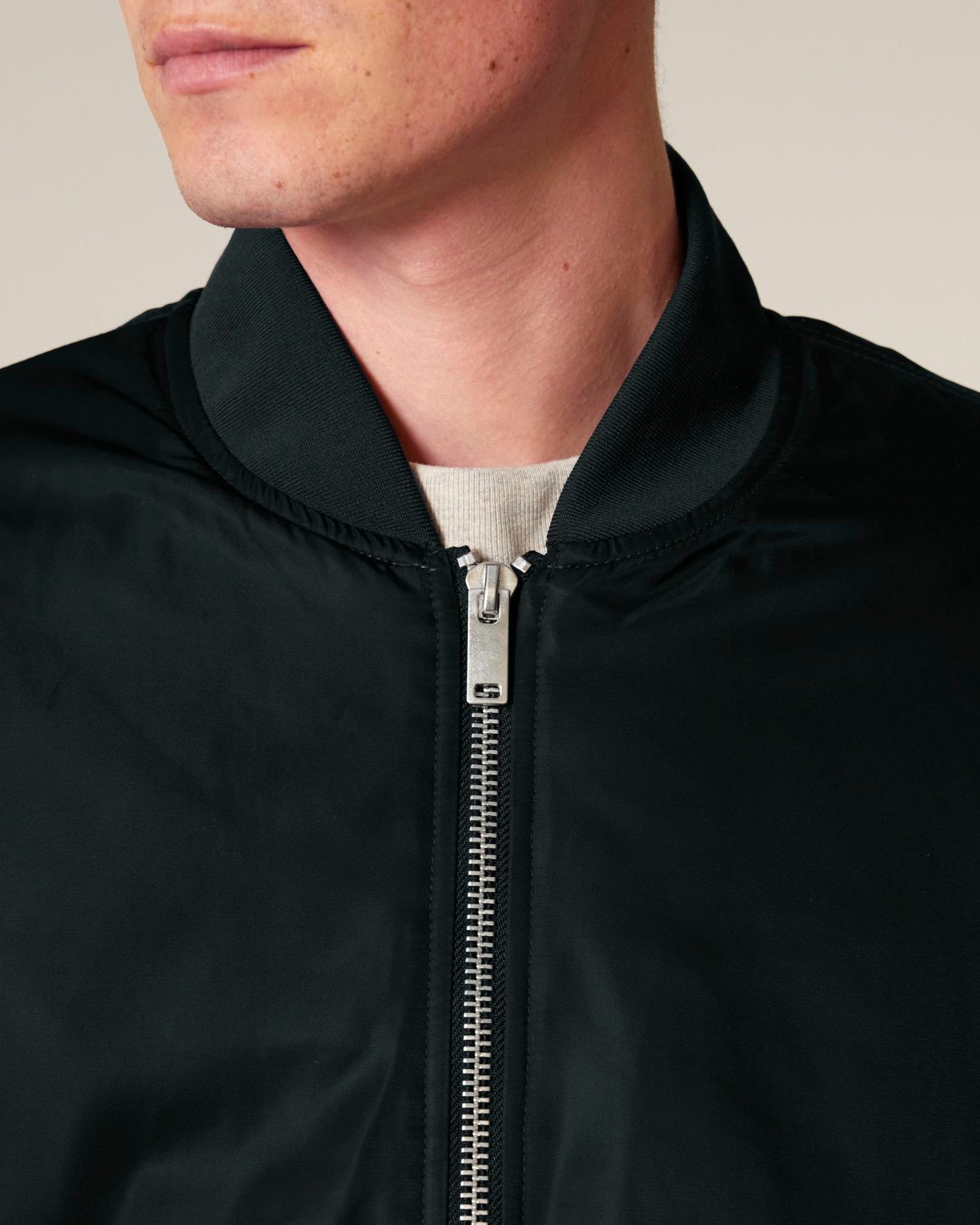 Bomber 2.0 - Black - Vorderseite Detail