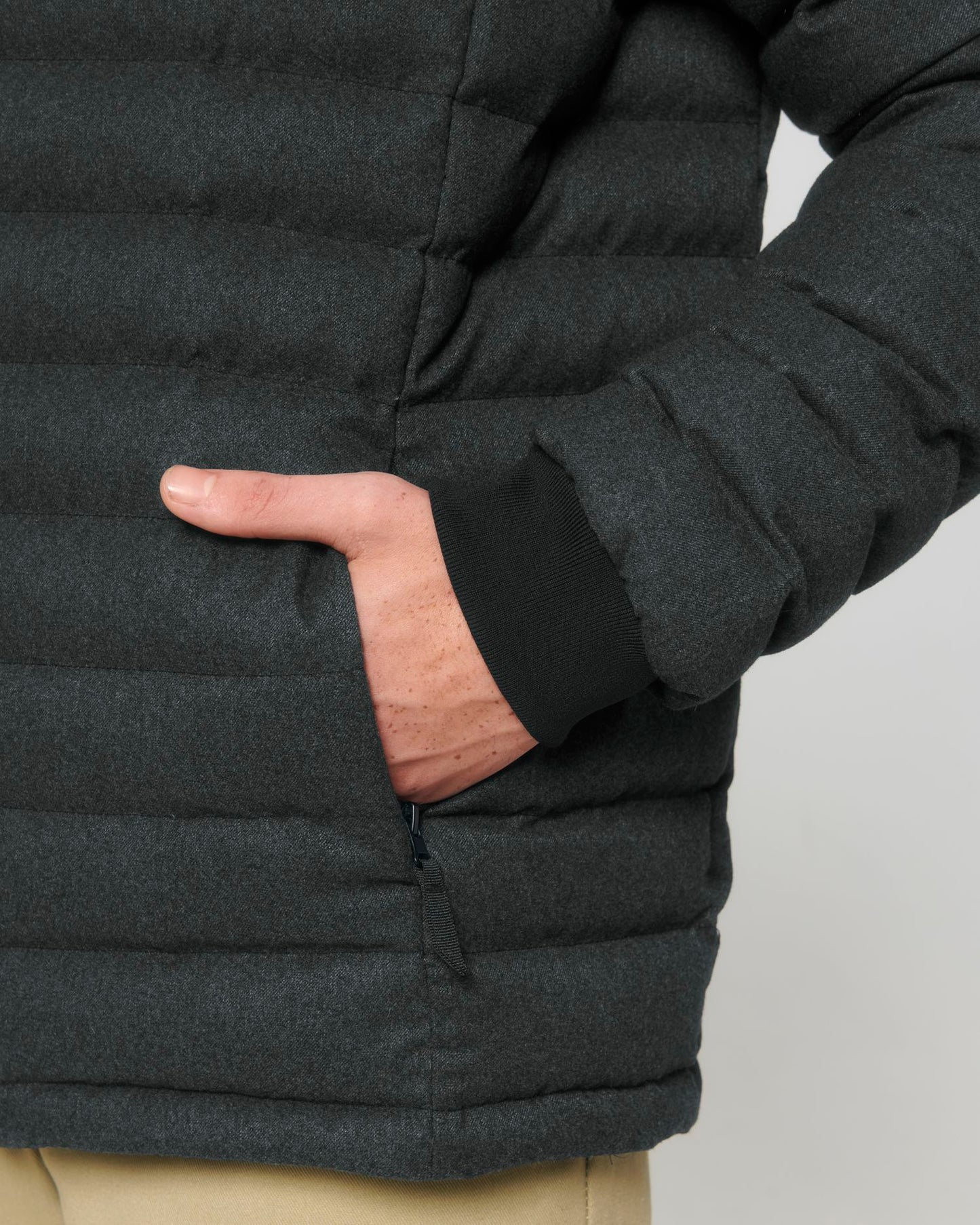 Stanley Voyager Wool-Like - Dark Heather Grey - Vorderseite Detail