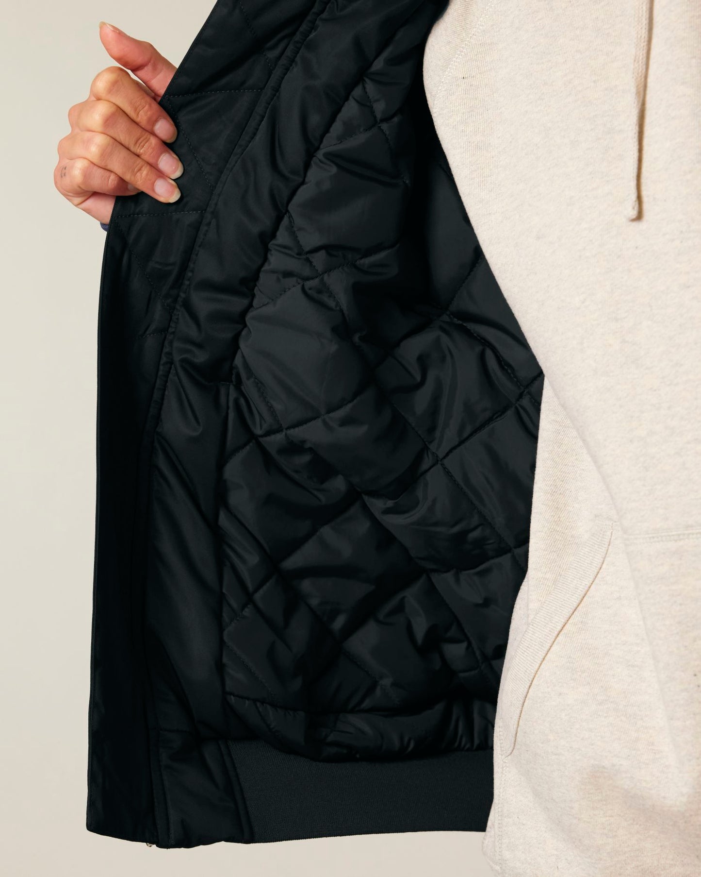 Bomber 2.0 - Black - Vorderseite Detail