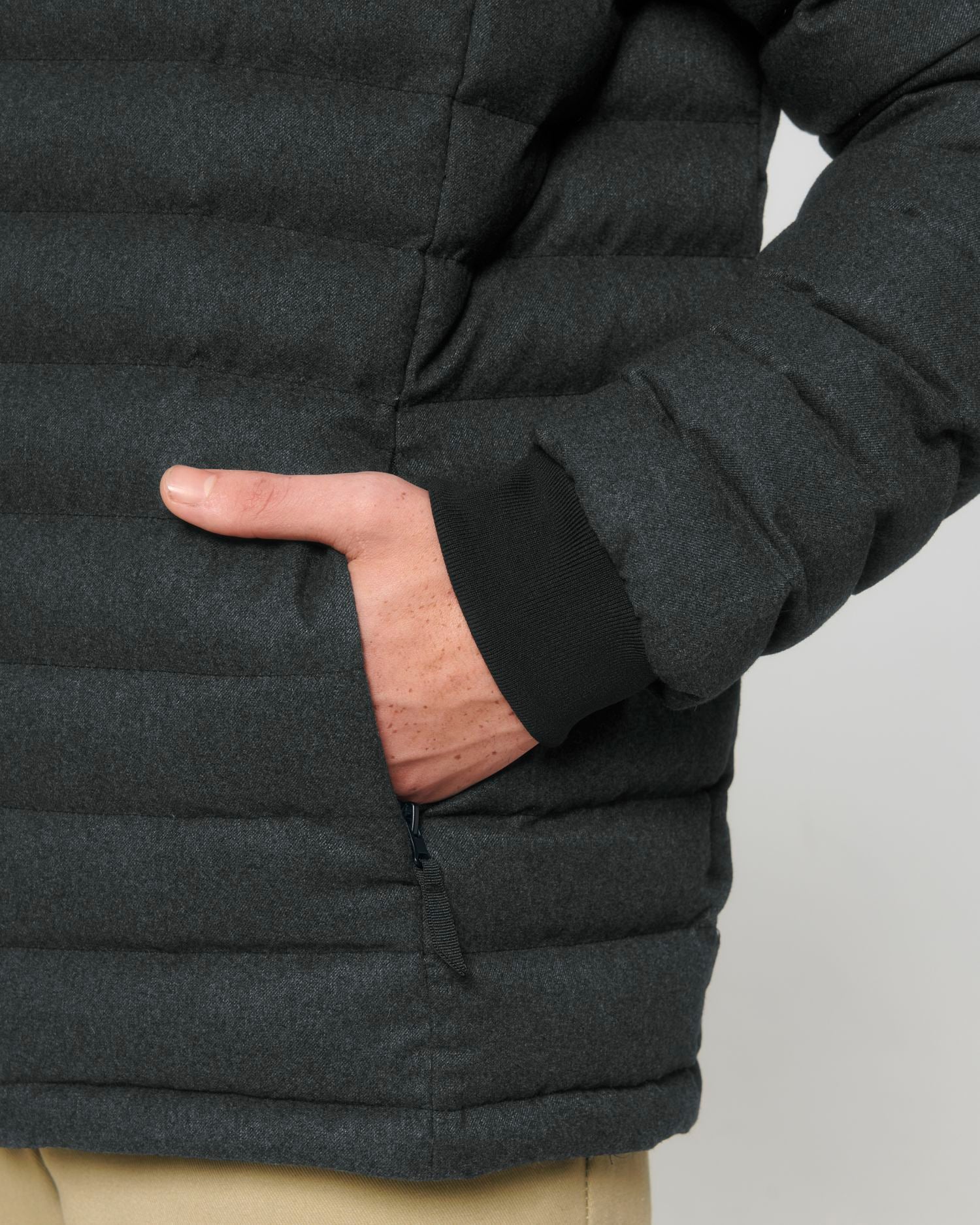 Stanley Voyager Wool-Like - Dark Heather Grey - Vorderseite Detail