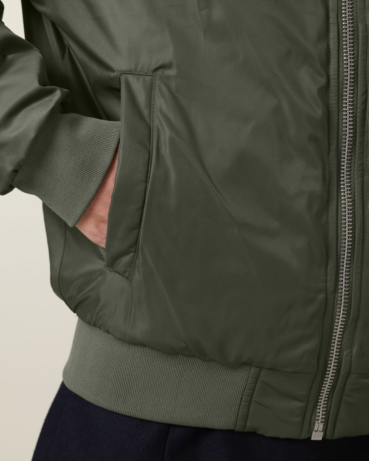 Bomber 2.0 - Khaki - Vorderseite Detail