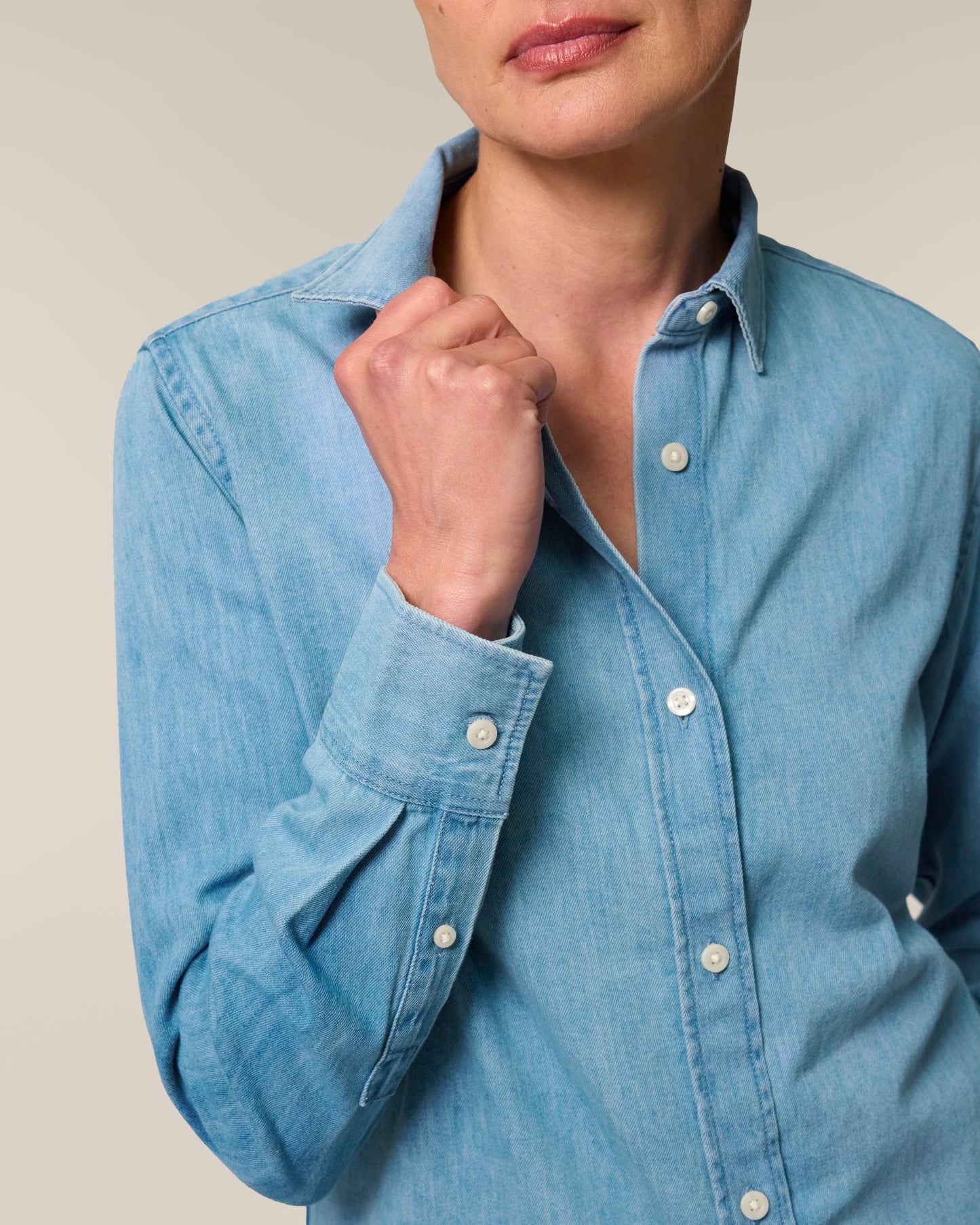 Stella Denim Shirt - Light Wash - Vorderseite Detail