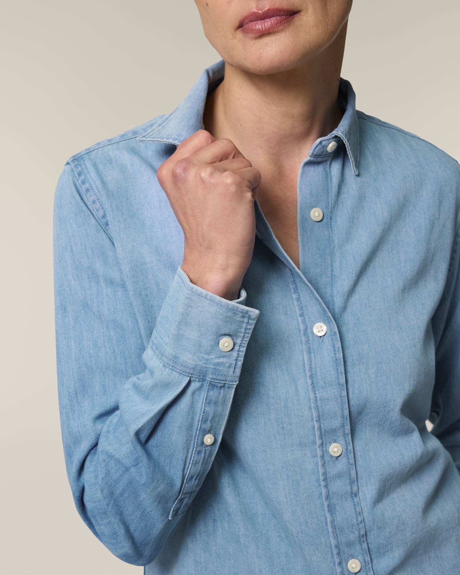 Stella Denim Shirt - Light Wash - Vorderseite Detail