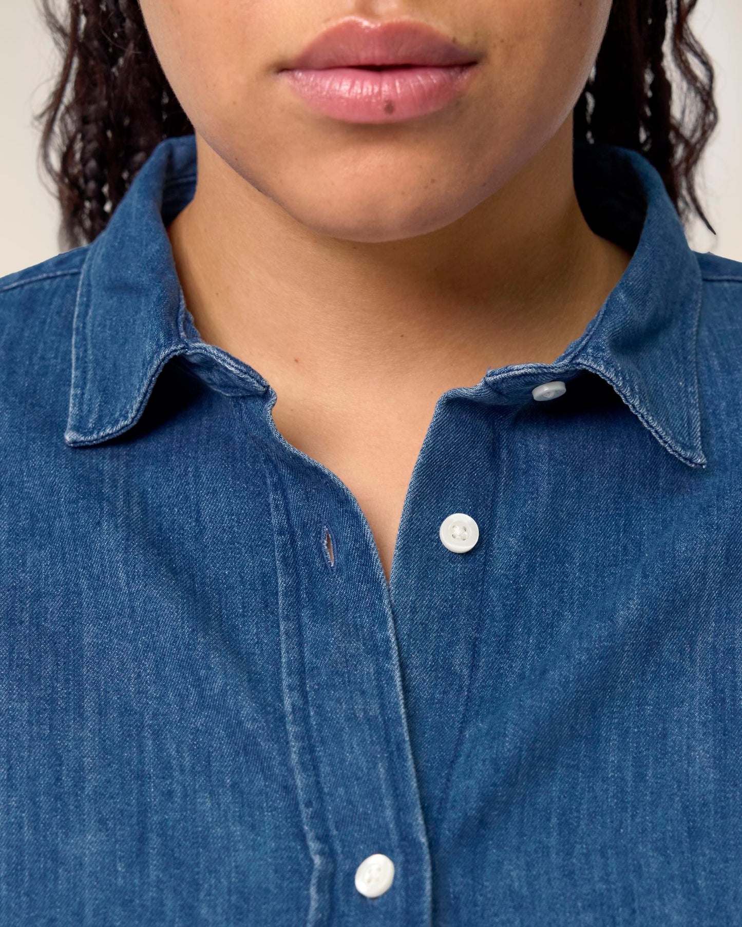 Stella Denim Shirt - Mid Wash - Vorderseite Detail