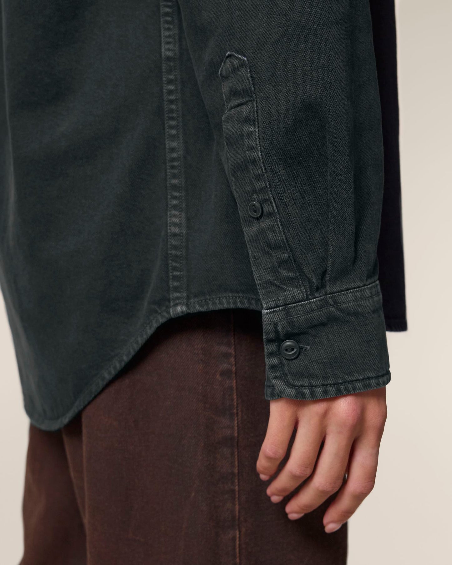 Worker Shirt - G. Dyed Black Rock - Vorderseite Detail
