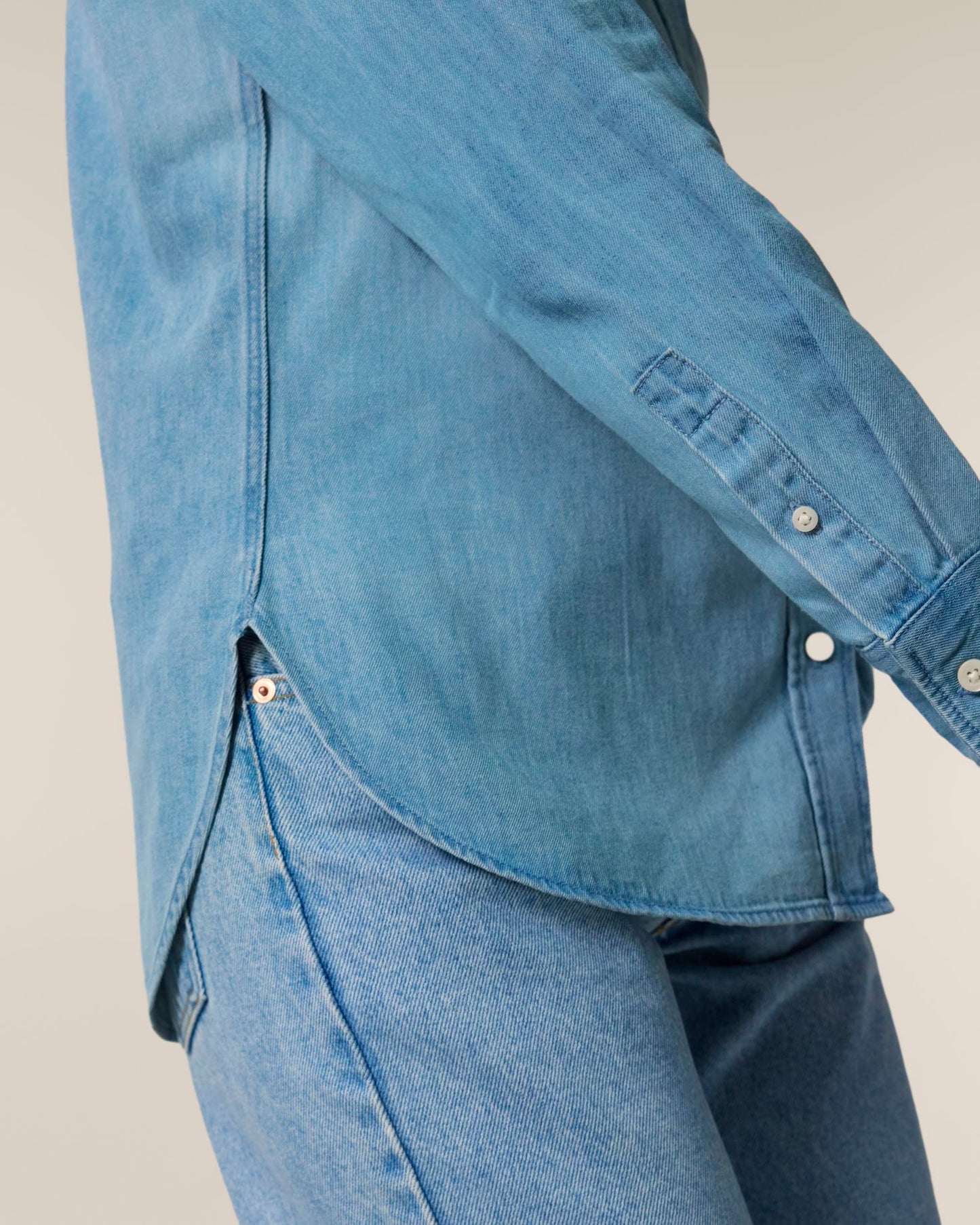 Stella Denim Shirt - Light Wash - Vorderseite Detail